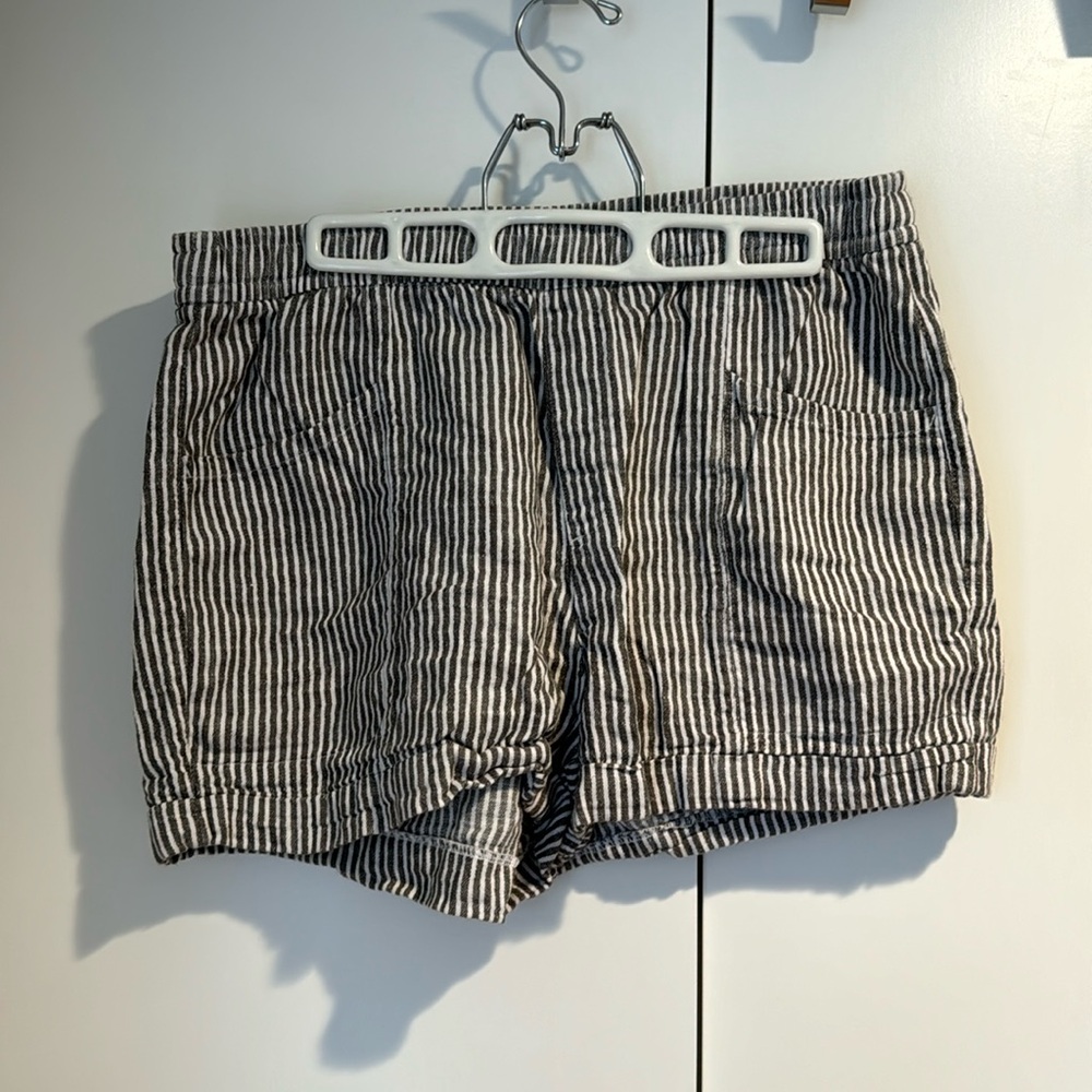 High rise old navy pinstripe shorts.